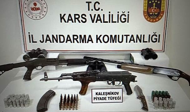 Kağızman'da yasa dışı silahlar ele geçirildi