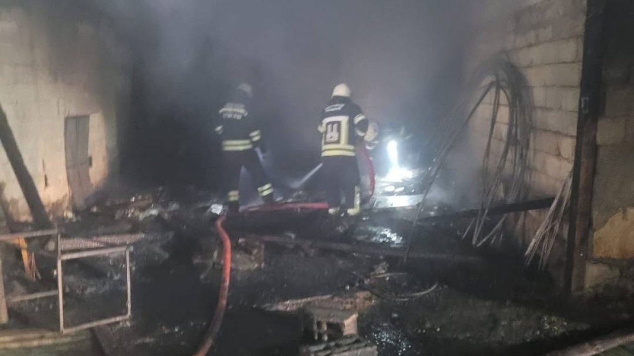 Erzurum'da yanan depo kullanılamaz hale geldi
