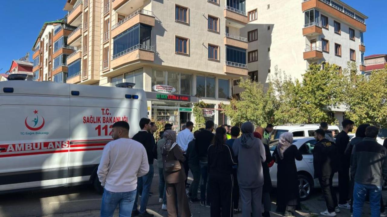 Dersaneden çıkan 2 öğrenciye otomobil çarptı
