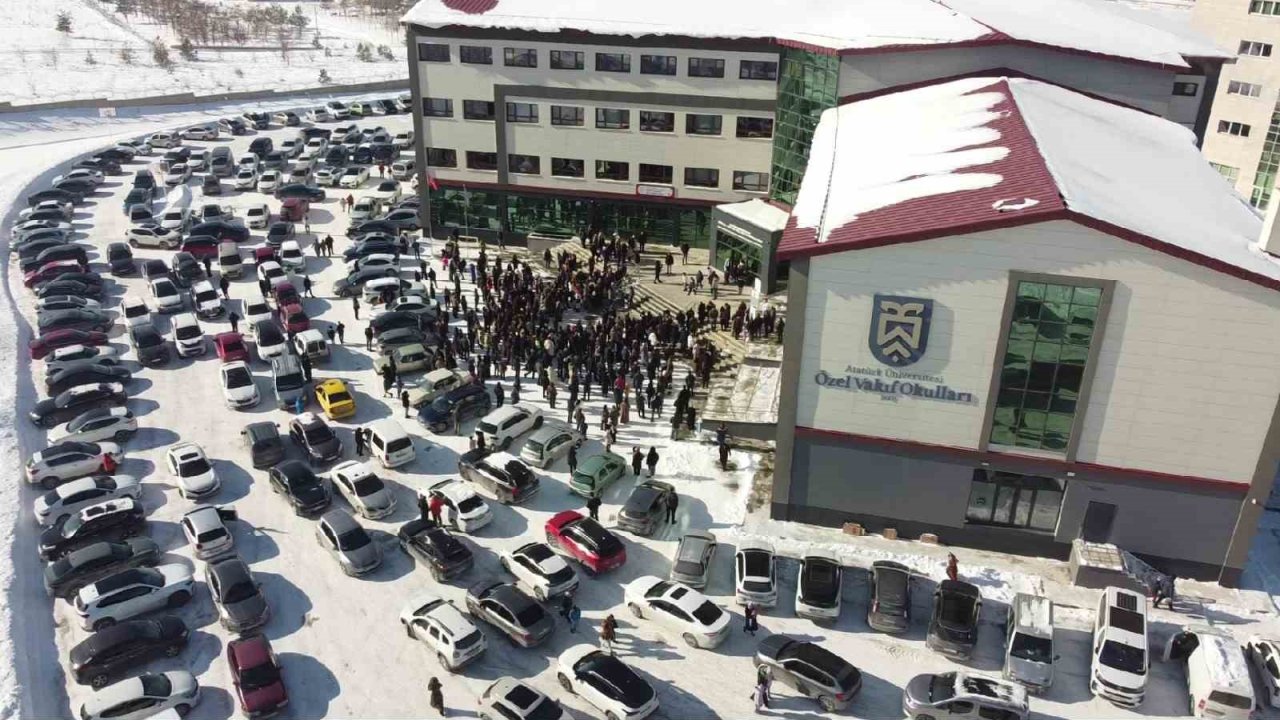 Atatürk Üniversitesi Özel Vakıf Okulları bursluluk sınavı, yoğun katılımla gerçekleşti