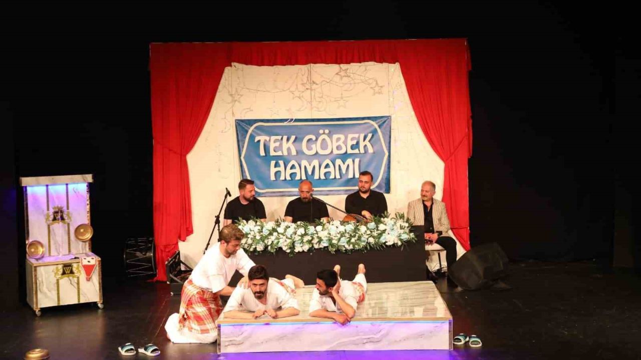 Erzurum Şehir Tiyatroları "Hançer Havası" ile Ordu’da sahne aldı