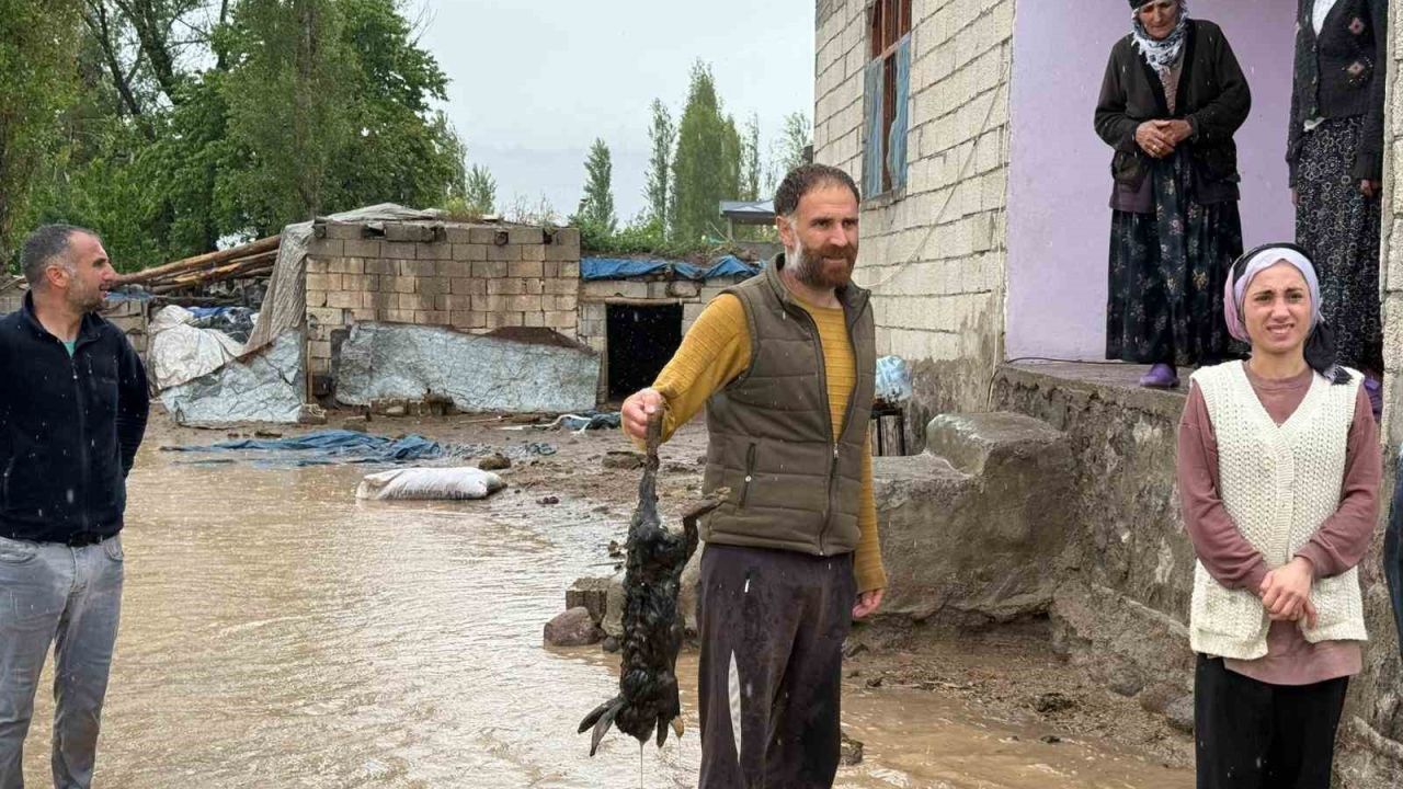 Iğdır’da sağanak sele dönüştü: Karakuyu köyünde evler ve araziler sular altında kaldı