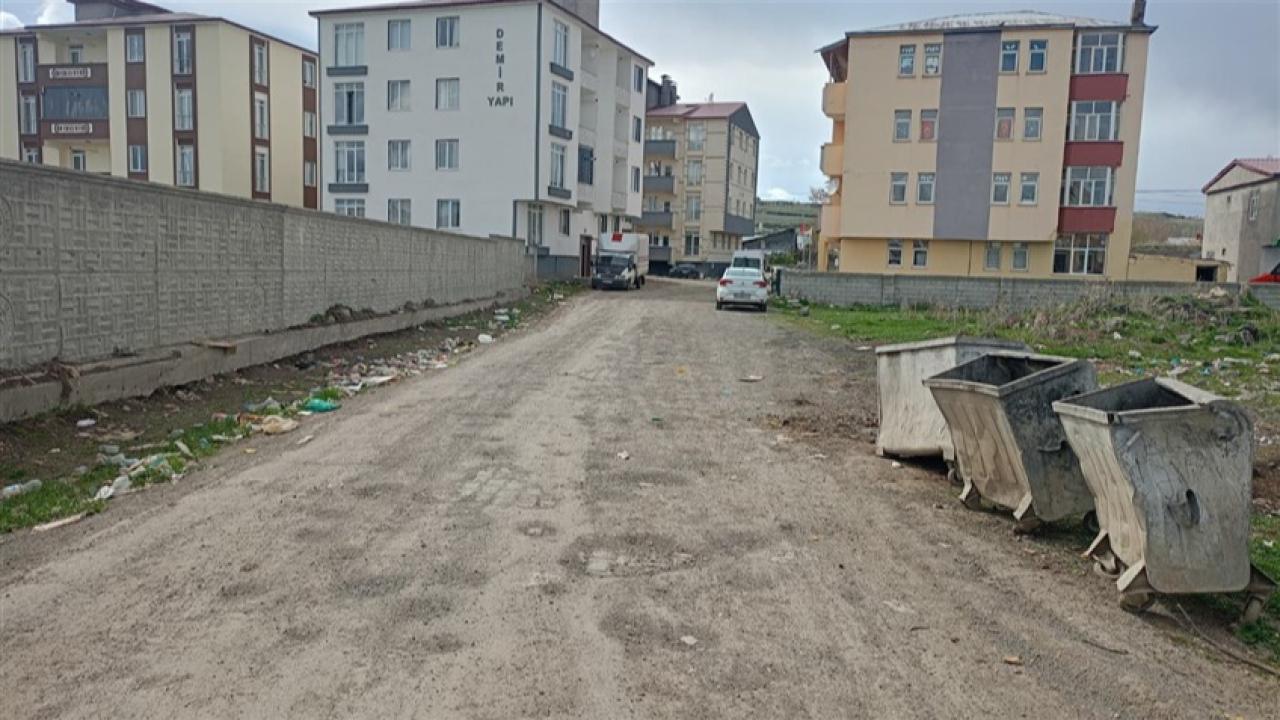 Kars’ta çöp konteynırları çöplük oldu