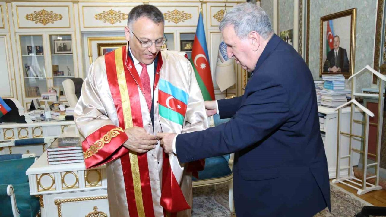 Nobel ödüllü Aziz Sancar’ın ardından Rektör Gürel’e de fahri profesörlük unvanı verildi