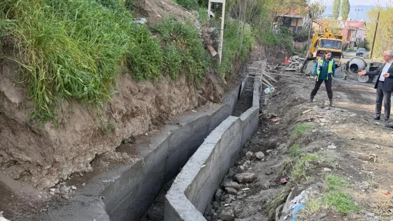 Tarımsal üretim için sulama kanallarında çalışma