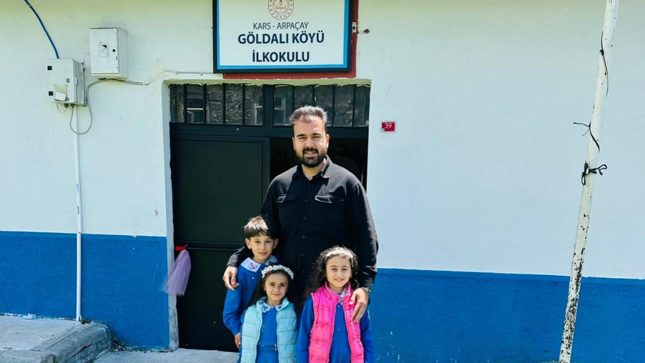 3 öğrenci, 1 öğretmen tek sınıfta büyük emek