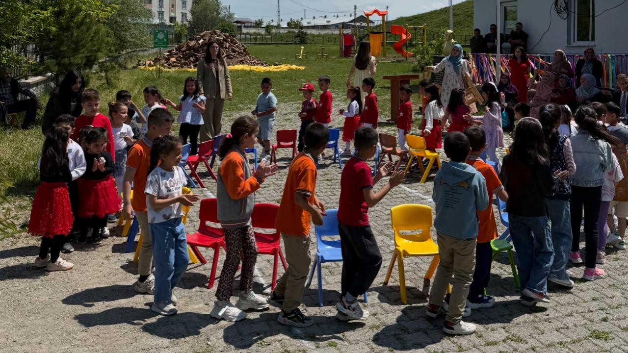 Akyaka’da miniklerin neşeli yıl sonu şenliği