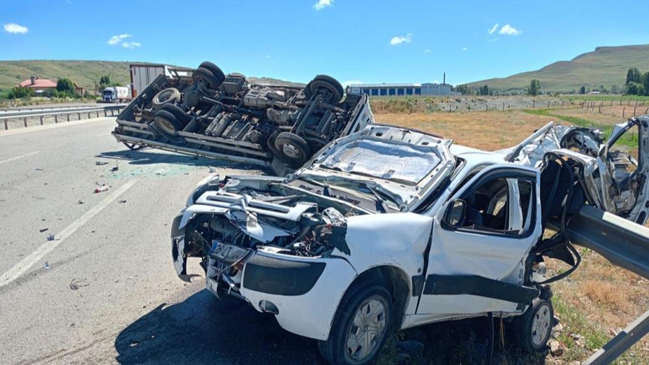 Aşkale’de feci trafik kazası: 1’i ağır 2 yaralı