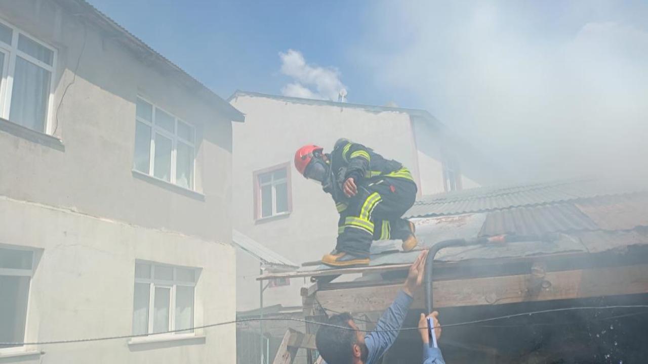 Aşkale’de tandır evinde yangın paniği