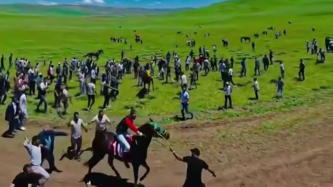 At yarışındaki görüntüler harekete geçirdi: Ata uygunsuz müdahaleye soruşturma