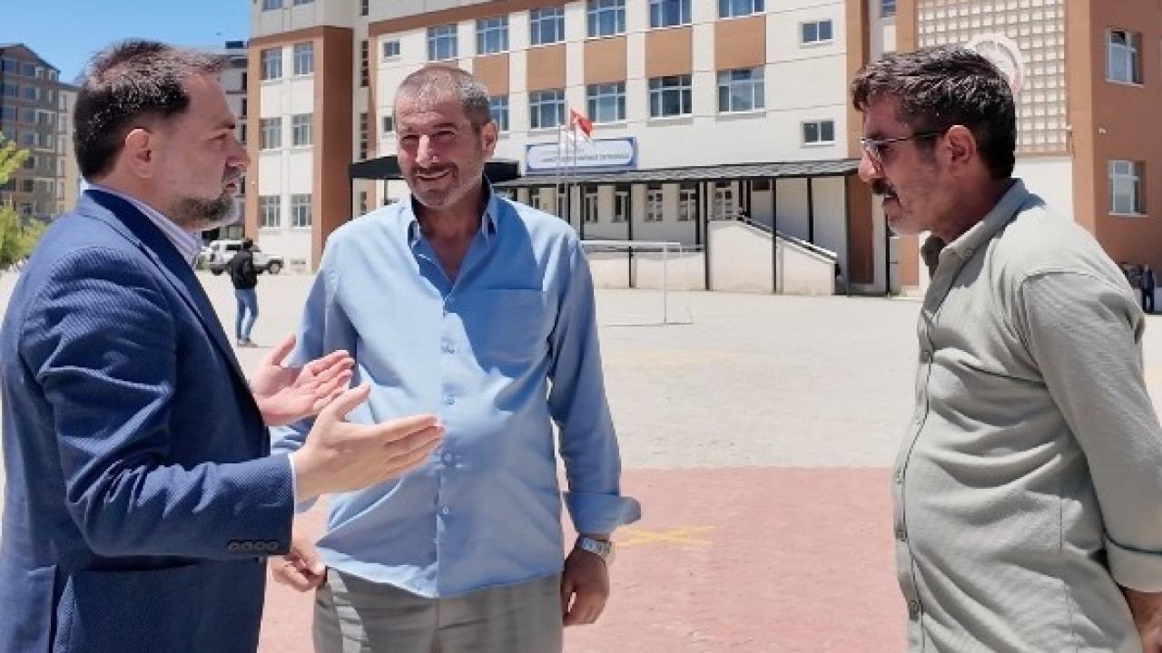 Başkan Uçar, sınav heyecanı yaşayan ailelerin heyecanına ortak oldu