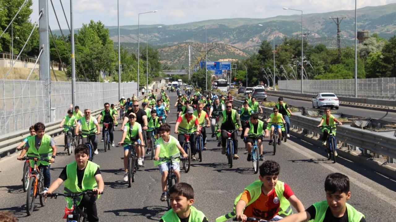 Bingöl'de Geleneksel Yeşilay Bisiklet Turu