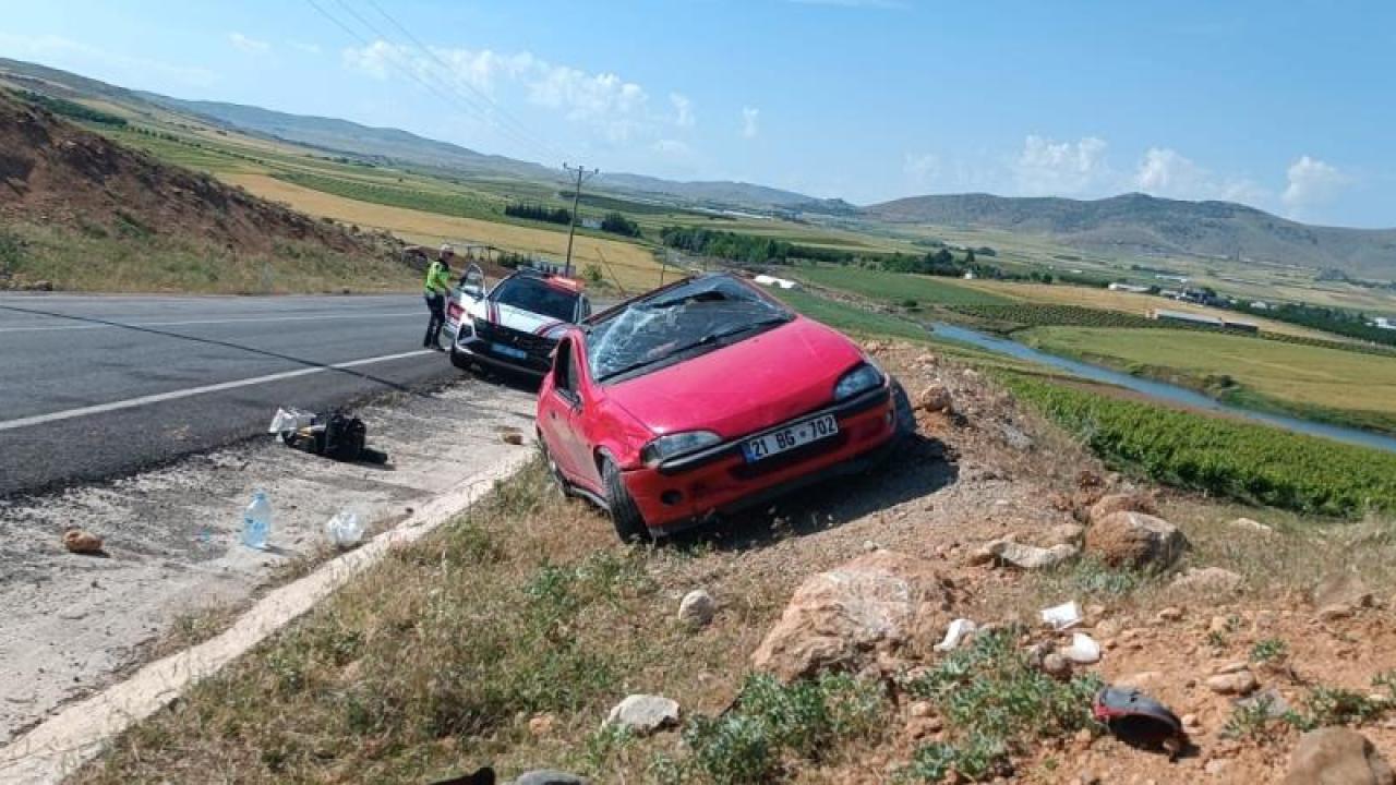 Elazığ’da kontrolden çıkan otomobil devrildi