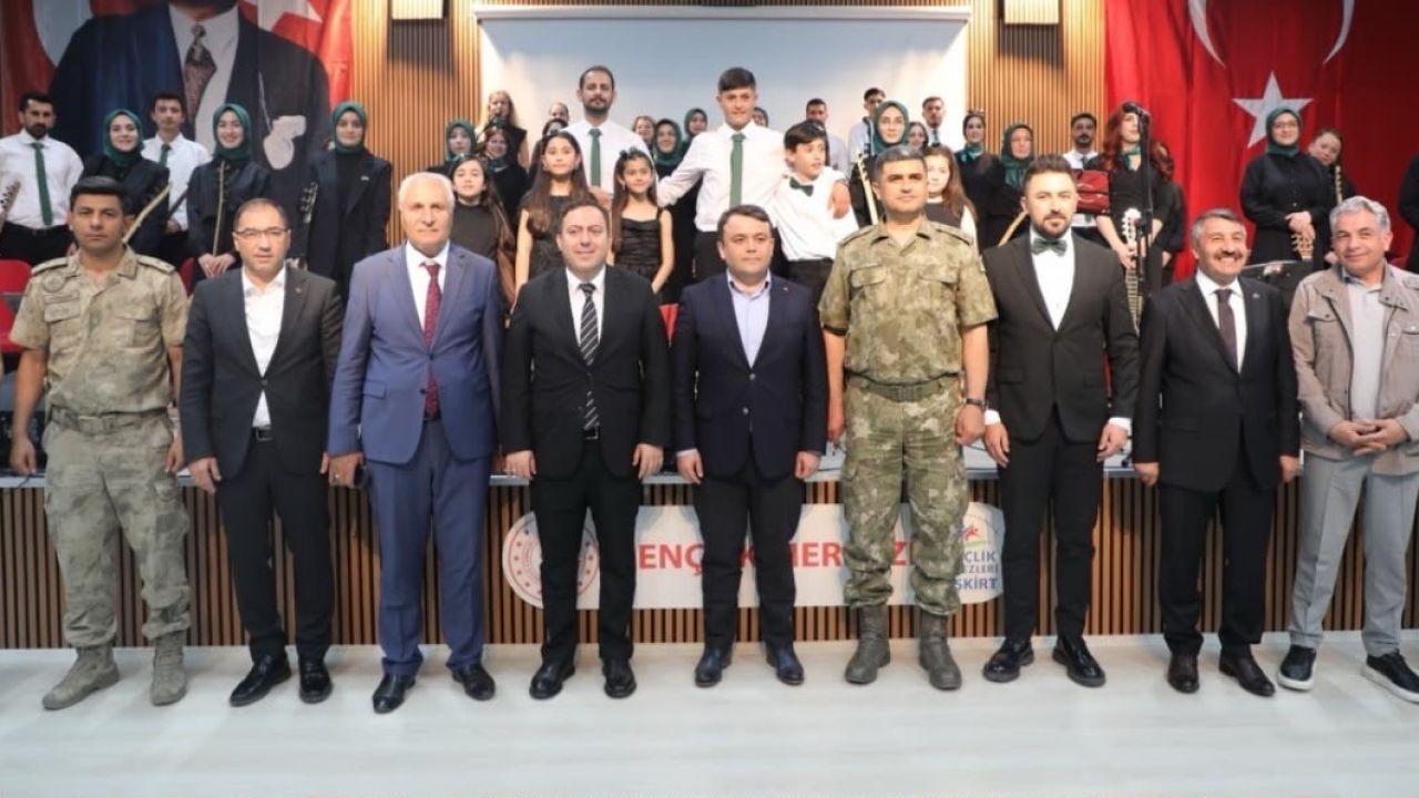Eleşkirt’te gençlik konseri ve el sanatları sergisi düzenlendi