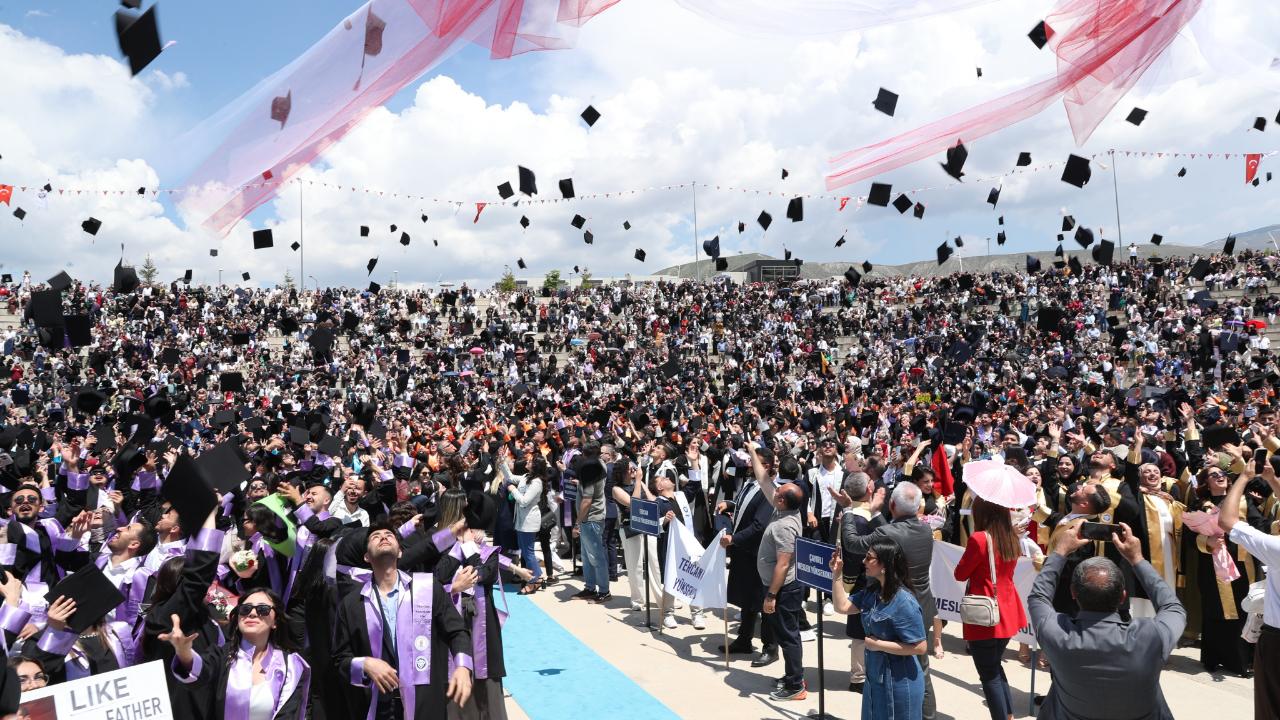 Erzincan'da genç mezunlar geleceğe uğurlandı