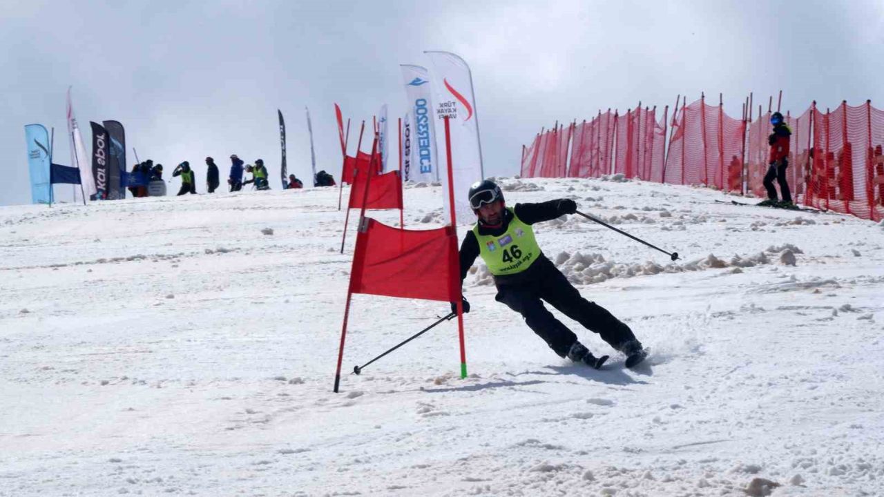 Erzurum’da Haziran ayında kayak keyfi