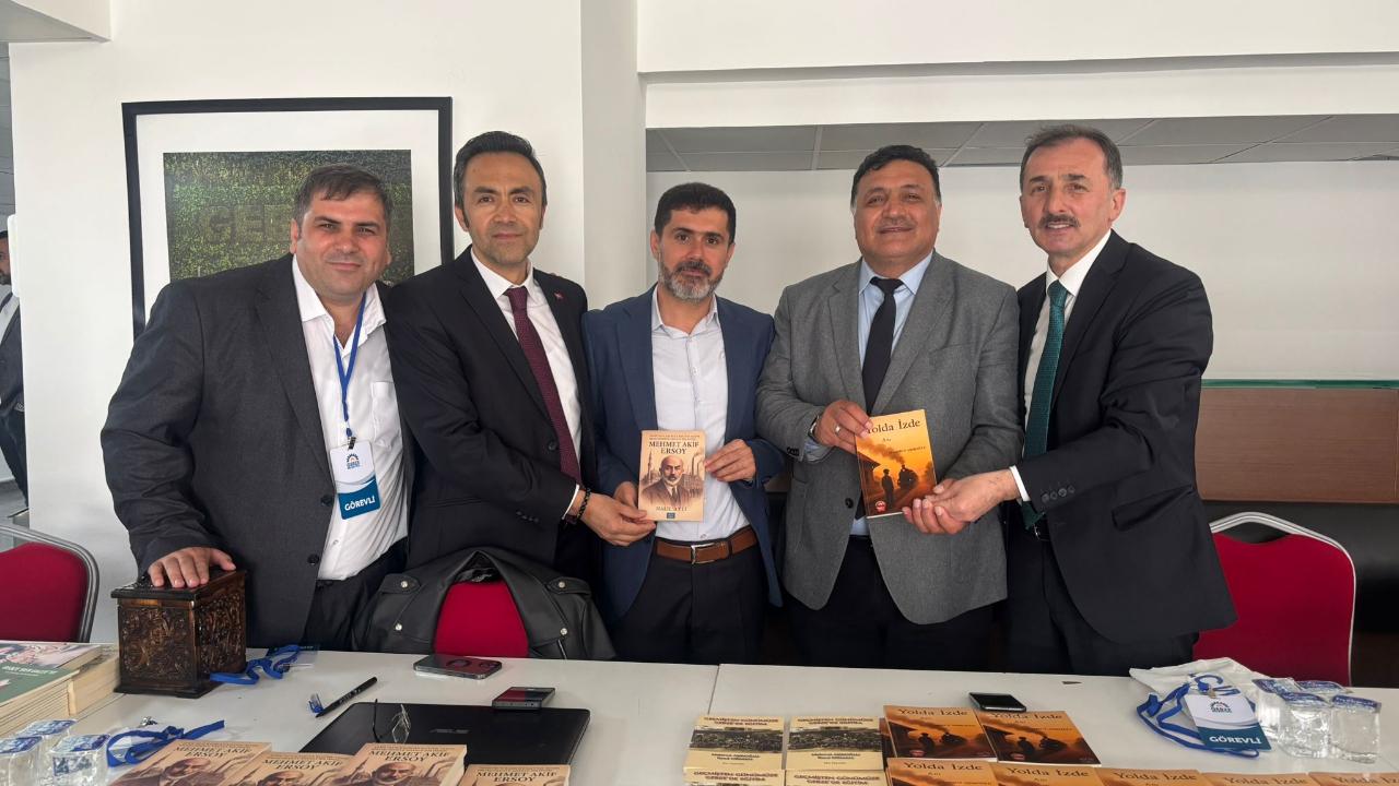 Gebze'de Karslı yazarlara destek sergisi ilgi gördü