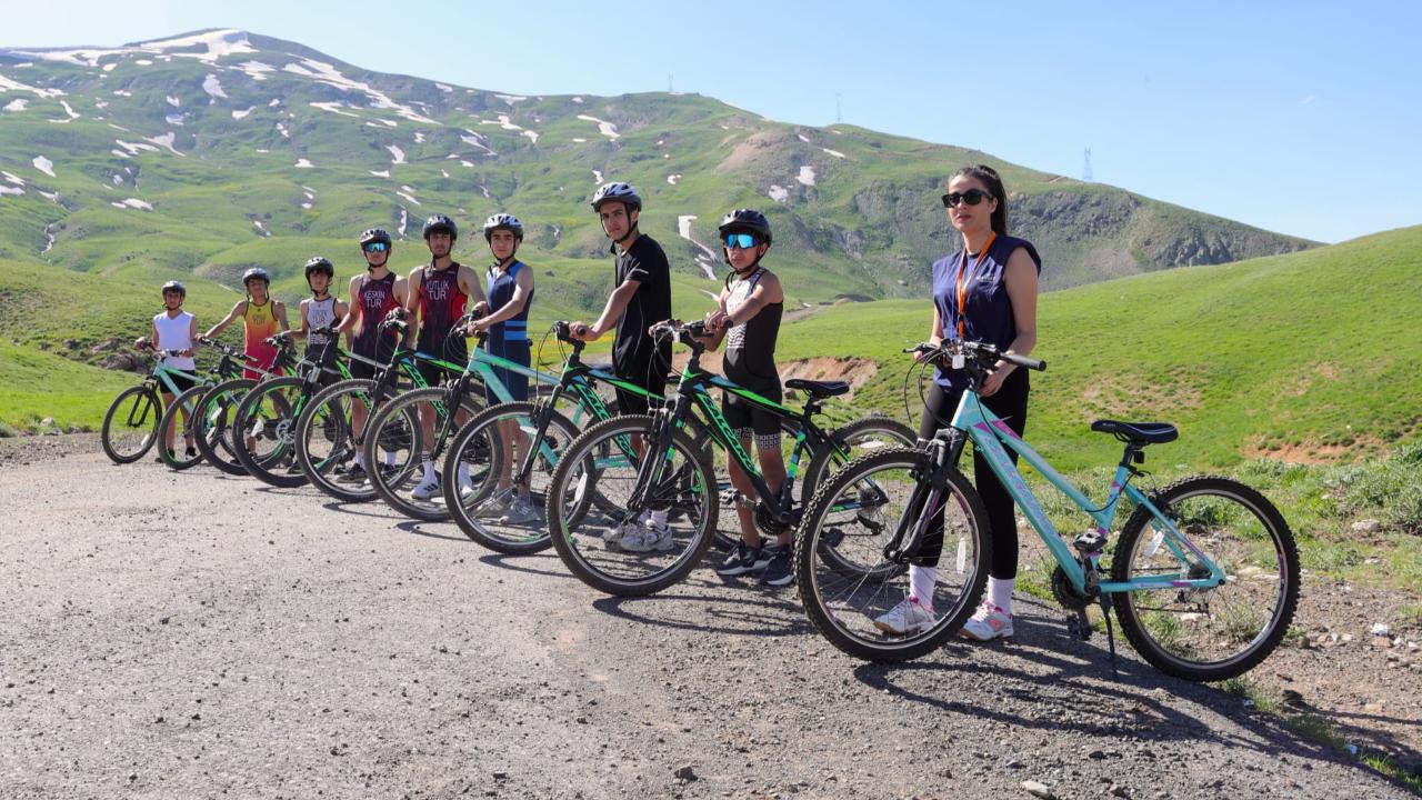 Hakkarili sporcular yüksek rakımda şampiyonluğa koşuyor