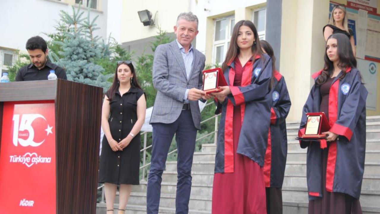 Iğdır Mehmet Murat İşler Sosyal Bilimler Lisesi 2026 mezunlarını coşkuyla uğurladı
