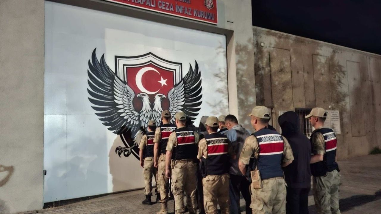 Iğdır’da 11 düzensiz göçmen ve 5 organizatör yakalandı