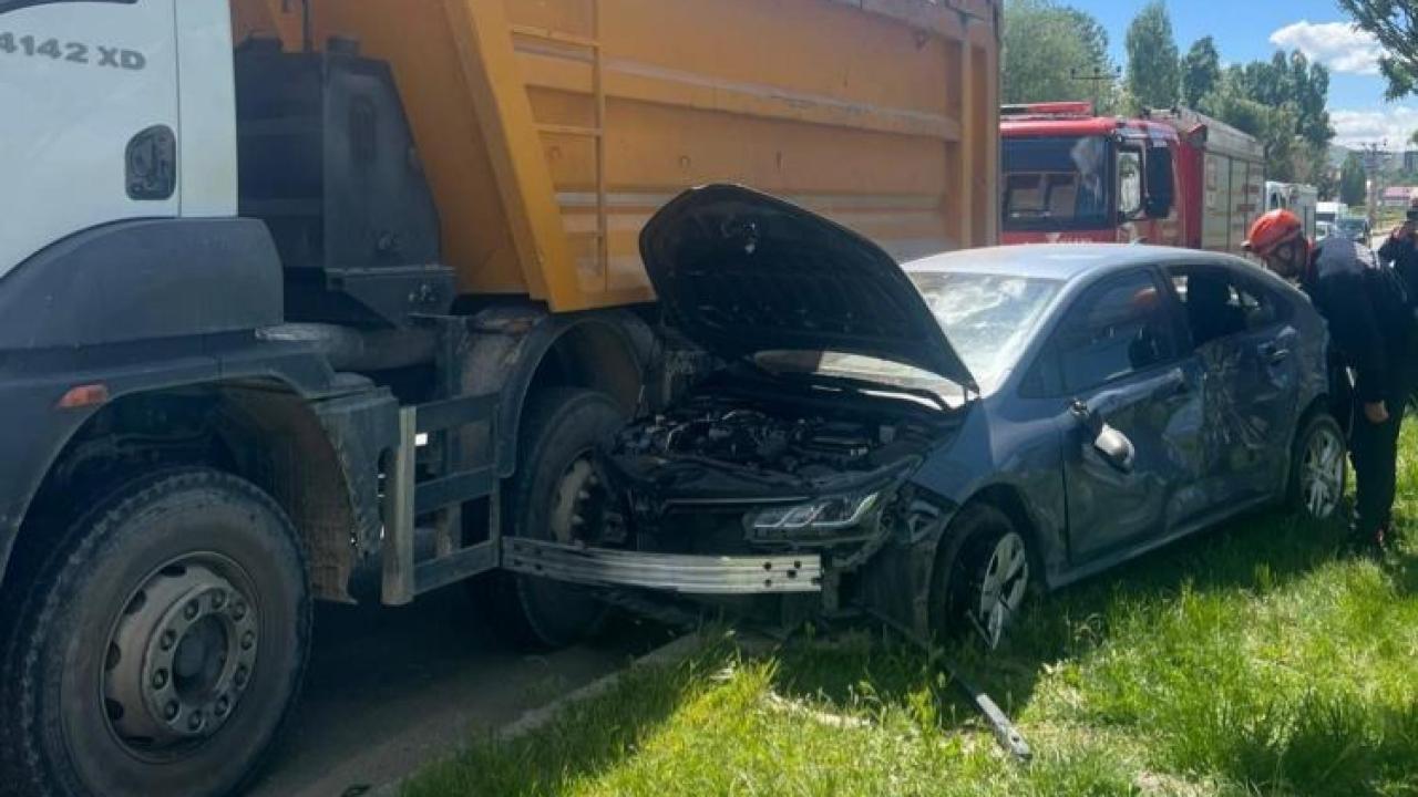 Kamyon ile otomobilin çarpıştığı kazada 1 kişi yaralandı