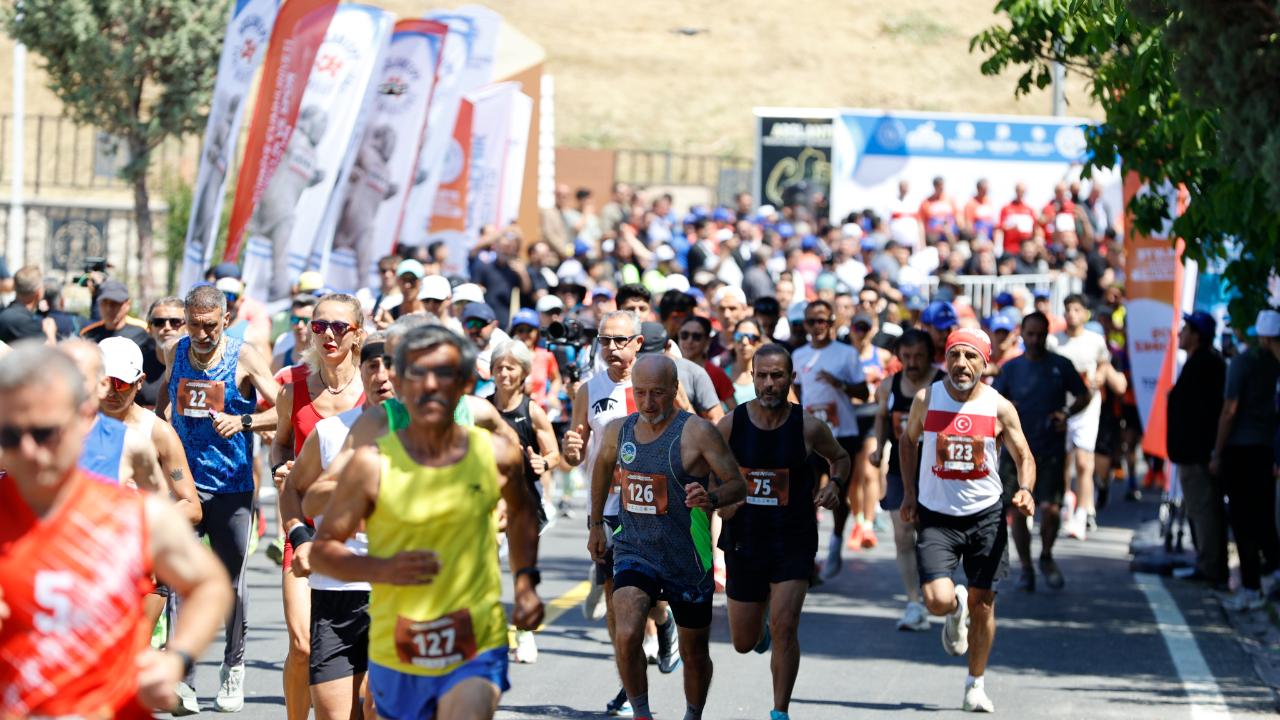 karakter): Tarihin başladığı yerde koşulan maraton büyük ilgi gördü