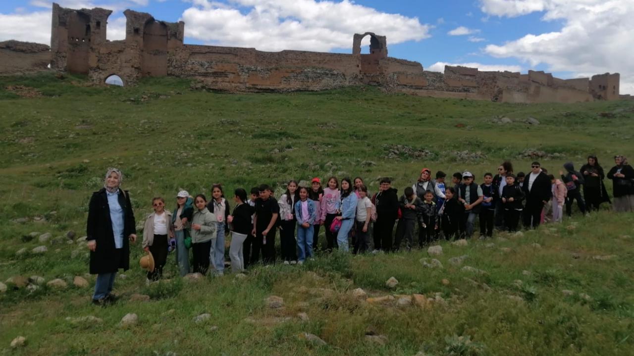 Kars GAMP İlkokulu öğrencileri Ani’yi keşfetti