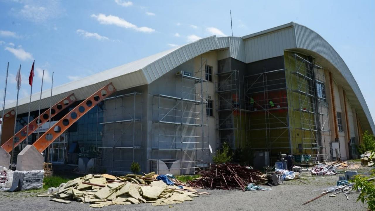Kars Yarı Olimpik Yüzme Havuzu yenileniyor