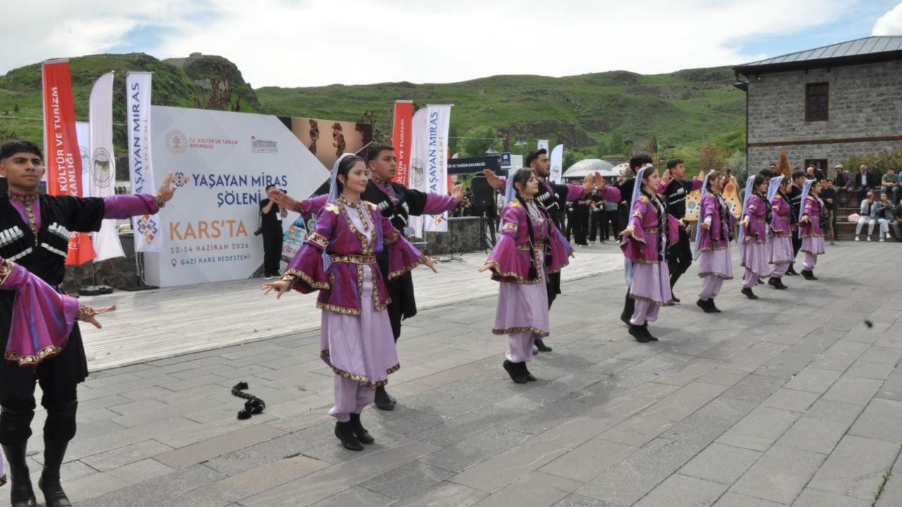 Kars Yaşayan Miras Şöleni’nde kültür ve sanat rüzgarı esti