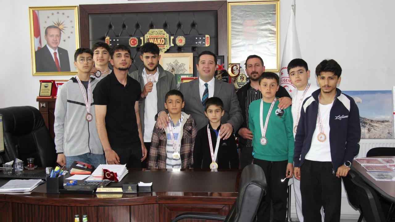 Kars’ın savate takımı madalyalarla döndü