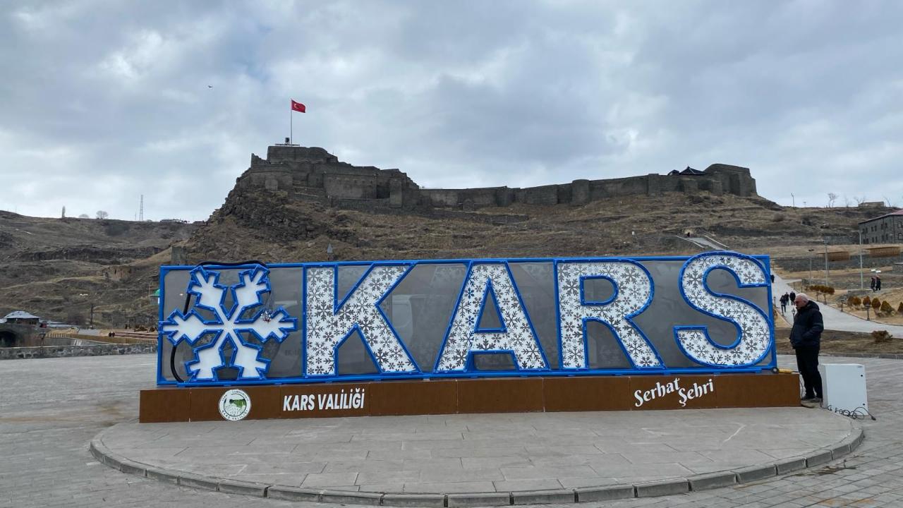 Kars’ta 2 Vali Yardımcısı ve 4 Kaymakamın görev yeri değişti