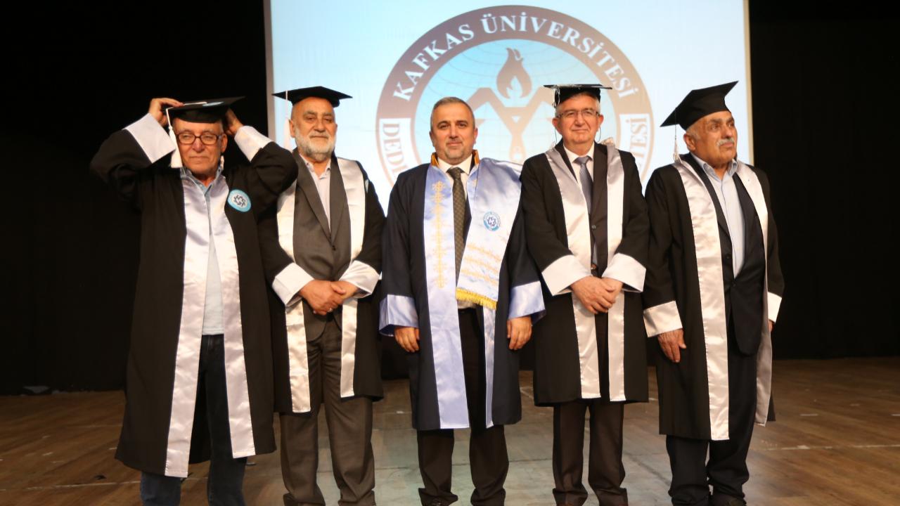 Kars’ta 50 yıl sonra mezuniyet coşkusu