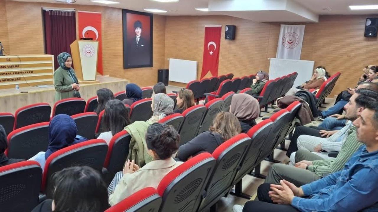 Kars’ta Aile ve Sosyal Hizmetler personeline teknoloji bağımlılığı eğitimi