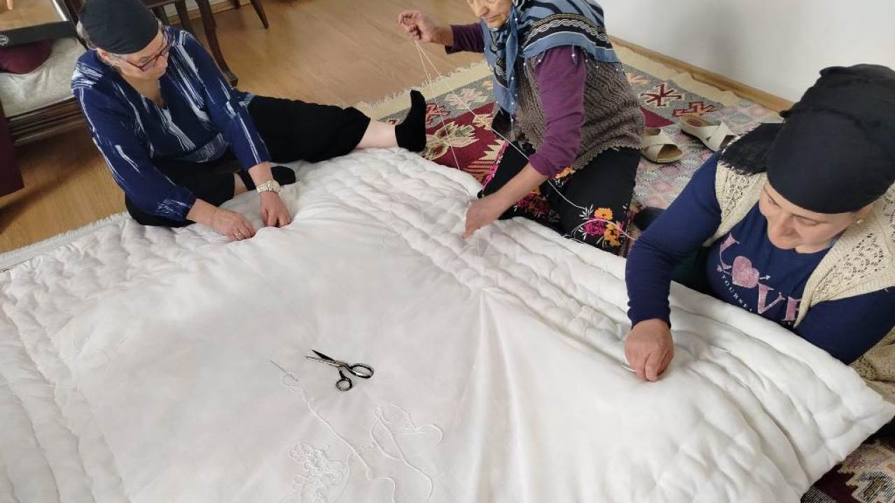 Kars’ta geleneksel yün yorgan mesaisi başladı