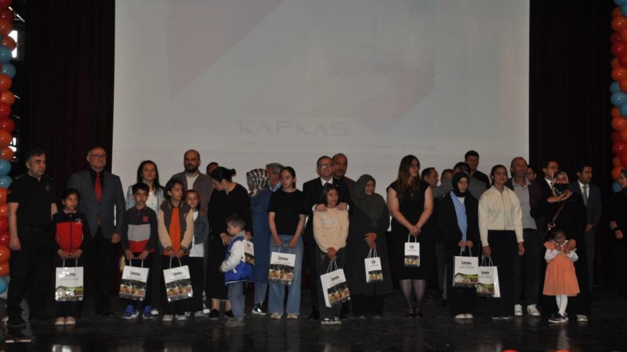Kars’ta kitap seferberliği: 98 bin kitap okundu, en çok okuyan öğrenci ve veliler ödüllendirildi