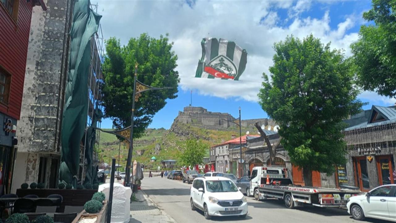 Kars’ta yaz ortasında sonbahar havası yaşanıyor