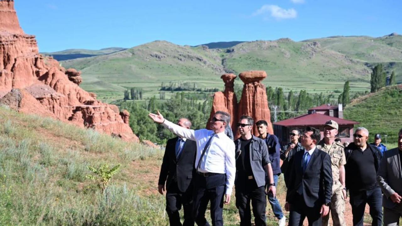 "Kırmızı Periler Diyarı" ziyaretçilerini bekliyor