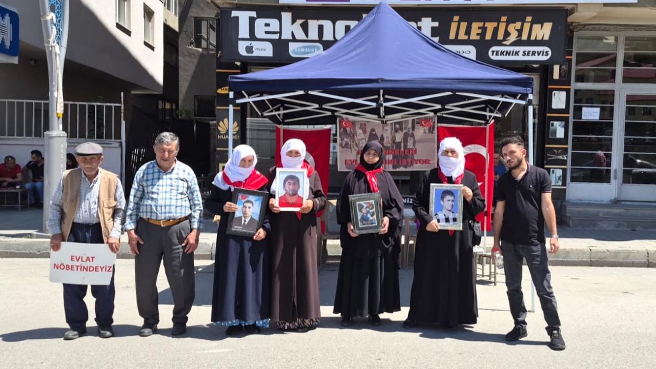 Muş’ta evlat nöbeti sürüyor
