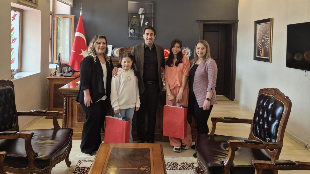 Sarıkamışlı şampiyonlar kaymakamlıkta ağırlandı