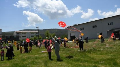 Sarıkamış'ta gökyüzü uçurtmalarla renklendi