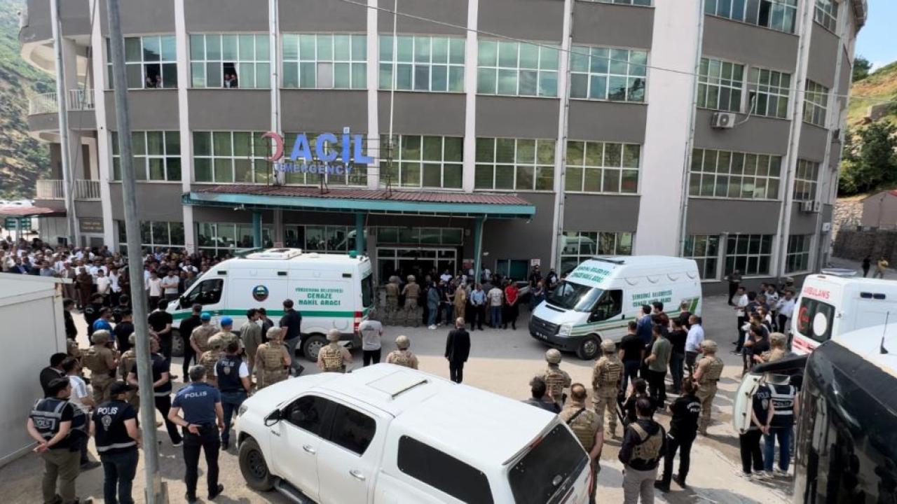 Şemdinli'deki 4 cenaze otopsi için sevk edildi