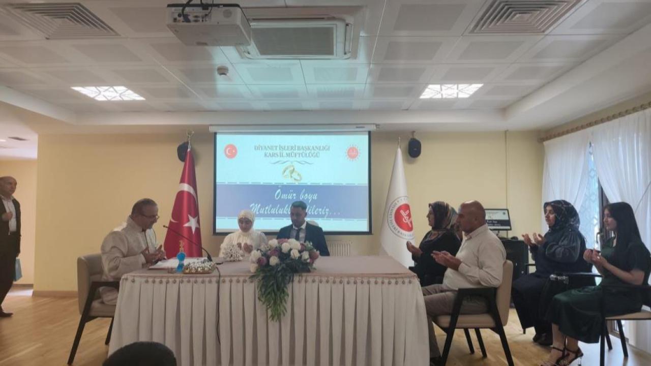 TDV’nin "İki İnsan Bir Hayat" Projesi Kars’ta yeni bir yuvaya umut oldu