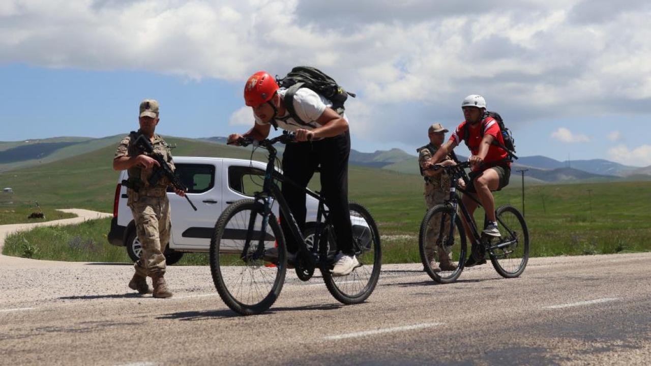 "Terörsüz Türkiye" için 20 km pedal çevirdiler