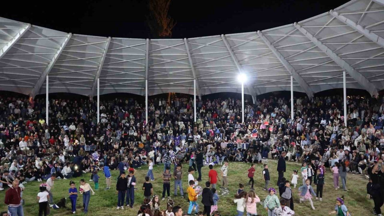 Tortum Şelalesi Festivali’nde renkli ve coşkulu anlar yaşandı