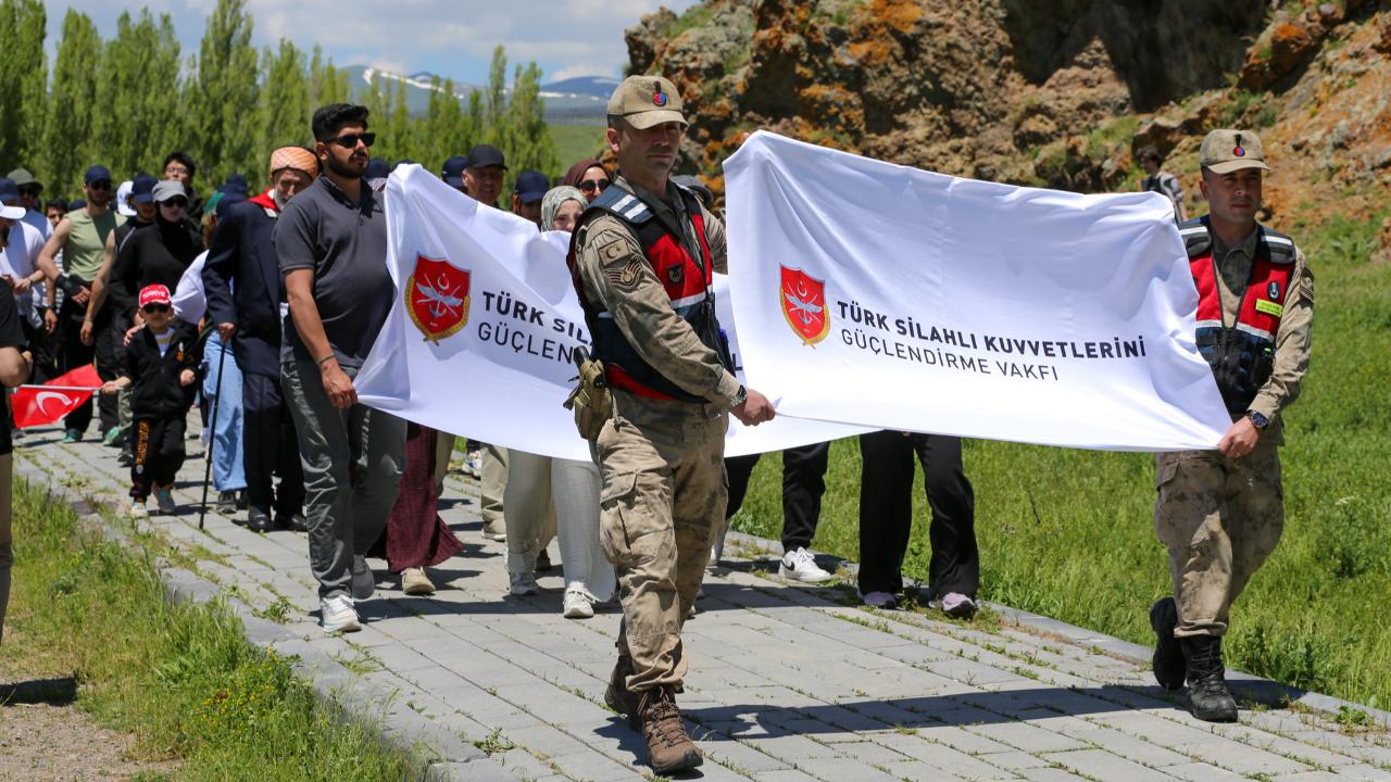 Türk Silahlı Kuvvetleri vakfı için doğa yürüyüşü yapıldı