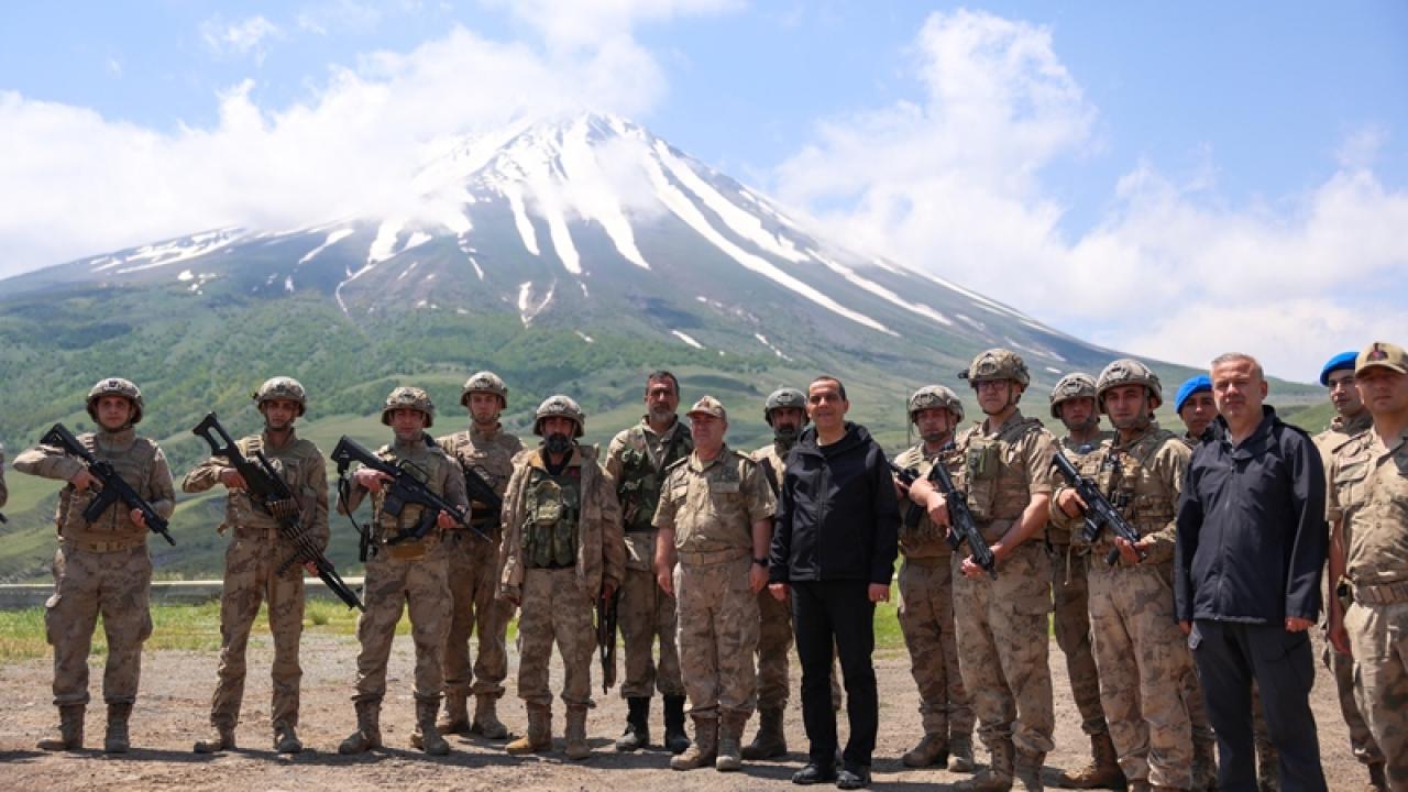 Vali Taşolar’dan Ağrı Dağı’ndaki sınır noktalarına ziyaret