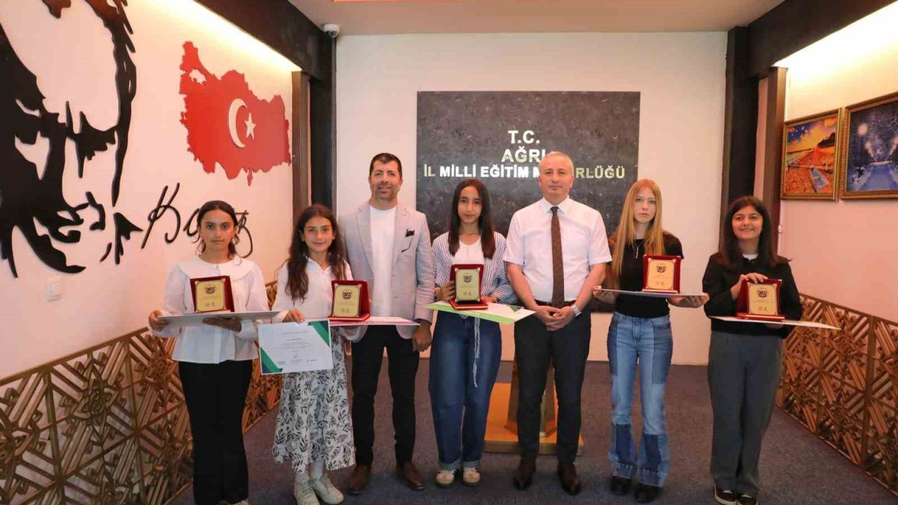 Ağrı’da "Sağlıklı Nesil Sağlıklı Gelecek" yarışmalarında dereceye giren öğrenciler ödüllendirildi