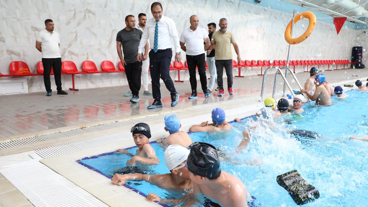 Ağrı'da "Yüzme Bilmeyen Kalmasın" projesi start aldı