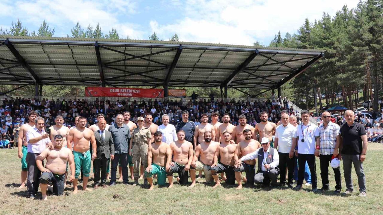 Akdağ Karakucak Güreşleri’nin başpehlivanı Kenan Gör oldu