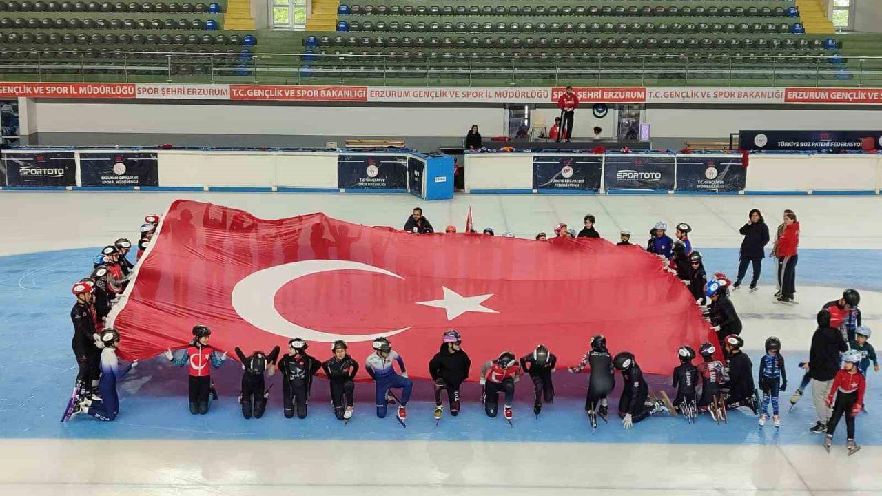Buzda 15 Temmuz için anlamlı tören